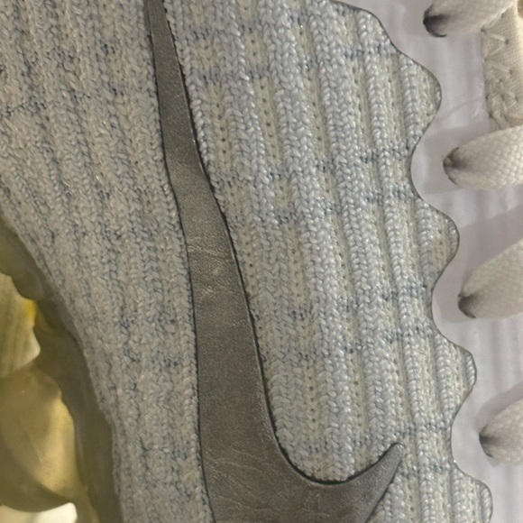 Nike Air Flyknit Vapormax White and Metallic size 4Y - Picture 8 of 10